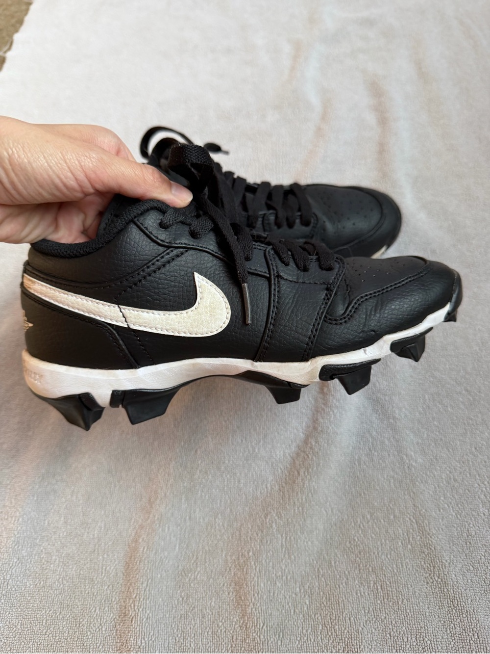 Nike Kids Black and White Baseball Cleats with Swoosh